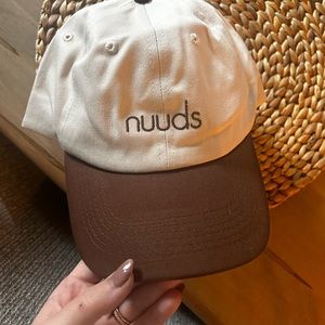 Nuuds hat